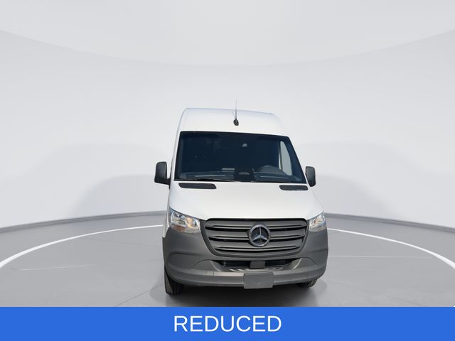 Used 2025 White Mercedes-Benz Cargo 144 WB image 3