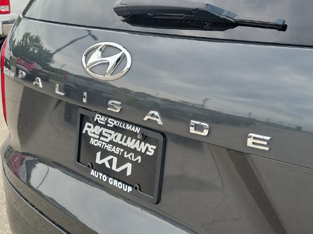 Used 2020 Green Hyundai Limited image 8