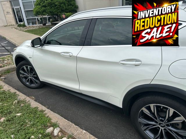 2017 INFINITI QX30 Premium