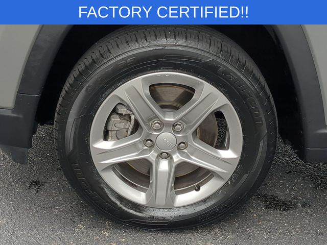 Used 2024 Gray Jeep Latitude image 10
