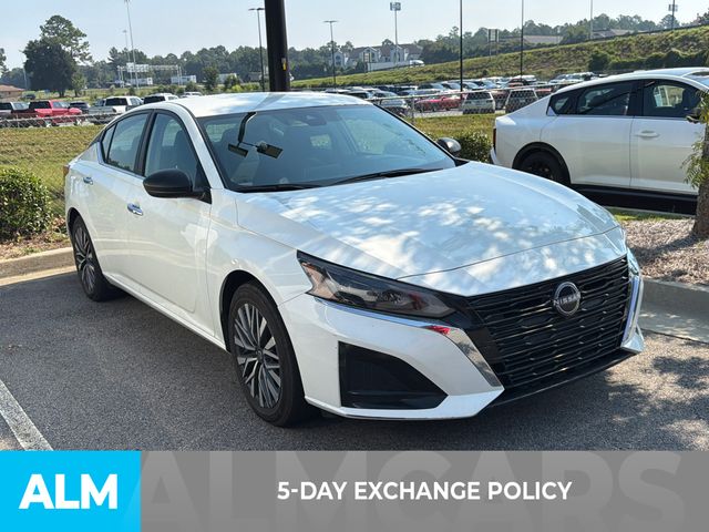 Used 2025 White Nissan 2.5 SV image 3