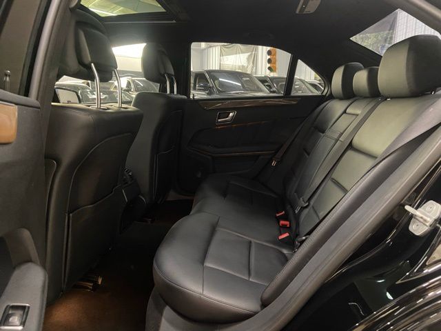 2011 Mercedes-Benz E 350 thumbnail 32