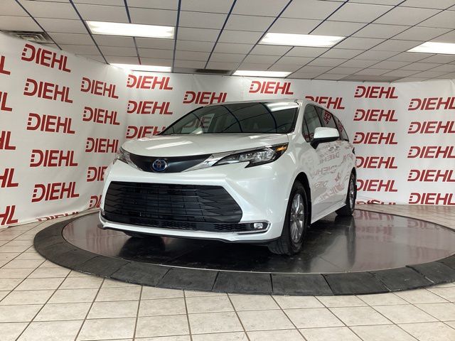 Used 2023 Toyota Sienna Van
