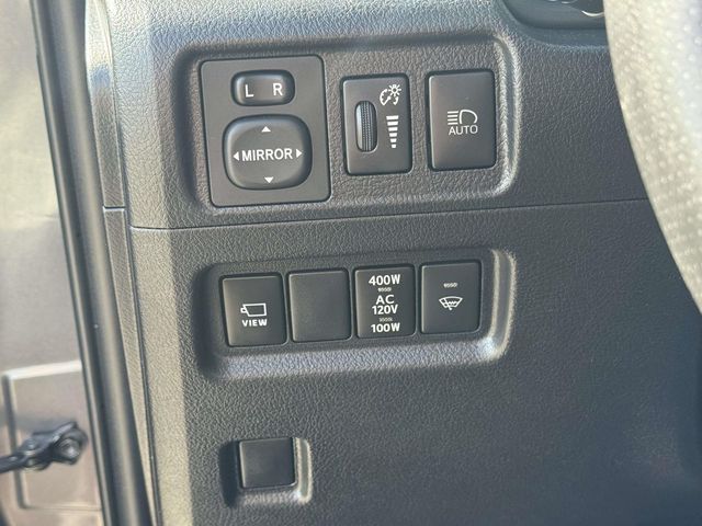 Used 2022  Toyota Limited image 18