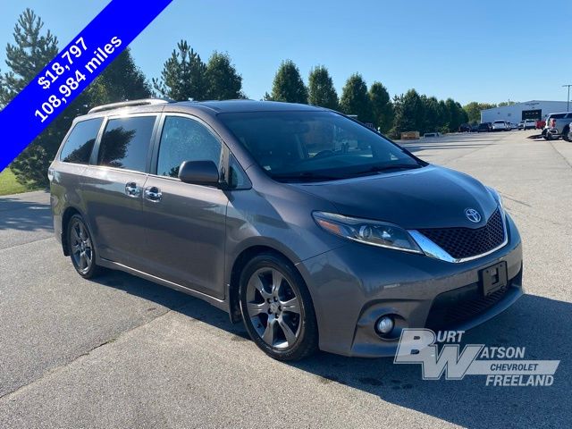 2016 Toyota Sienna SE 32