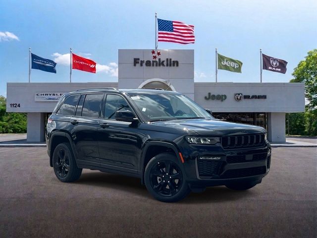 Diamond Black Crystal Pearlcoat 2026 Jeep Grand Cherokee SUV / Crossover Four-Wheel Drive 8-Speed Automatic
