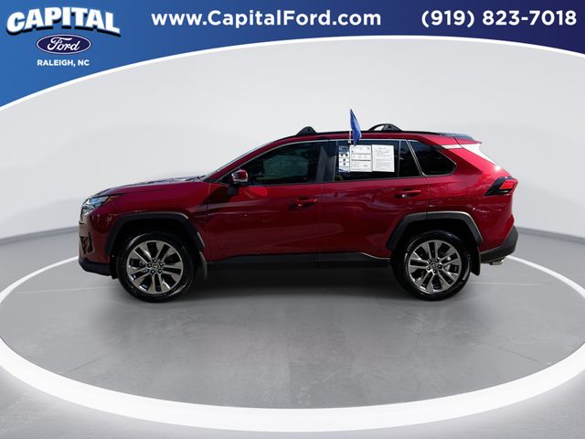 Used 2025  Toyota XLE Premium image 5