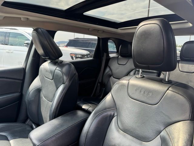 Used 2016 Silver Jeep Limited image 23
