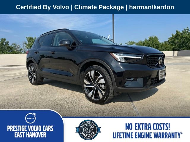 Onyx Black Metallic 2024 Volvo XC40 SUV / Crossover All-Wheel Drive Automatic