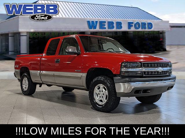 Victory Red 2001 Chevrolet Silverado 1500 Pickup Truck Four-Wheel Drive 4-Speed Automatic Overdrive