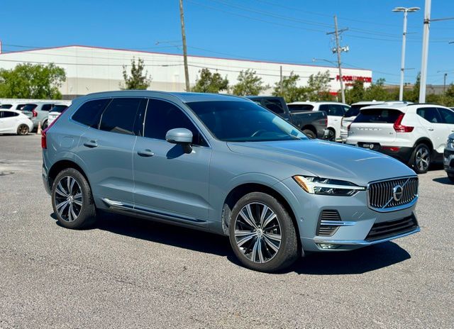 2023 Volvo XC60 B5 Ultimate Bright Theme