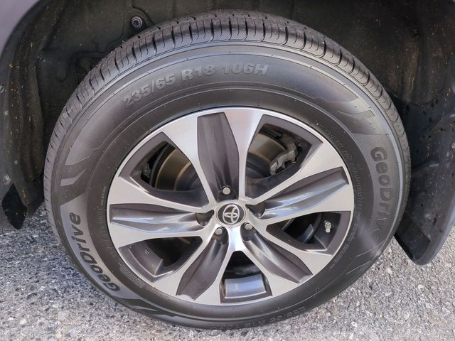 used 2020 Toyota Highlander Hybrid car, priced at $32,481