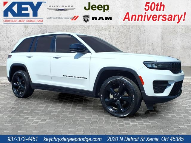 Bright White Clearcoat 2023 Jeep Grand Cherokee SUV / Crossover Four-Wheel Drive 8-Speed Automatic
