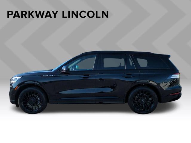 Used 2023 Black Lincoln Reserve image 2