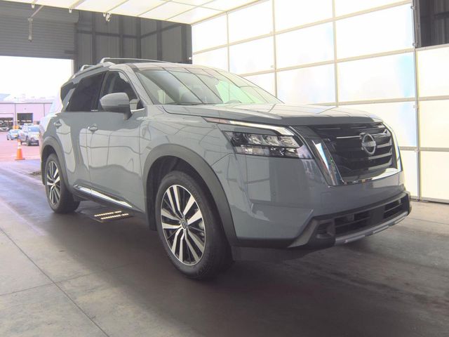 Used 2025 Nissan Pathfinder SUV
