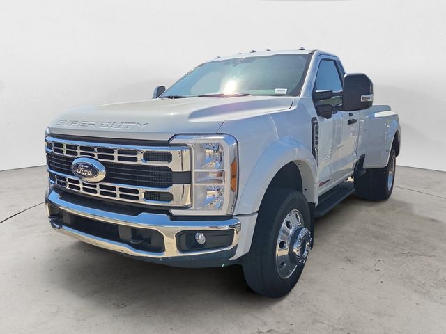 Oxford White 2026 Ford F-450 Super Duty Pickup Truck Four-Wheel Drive Automatic
