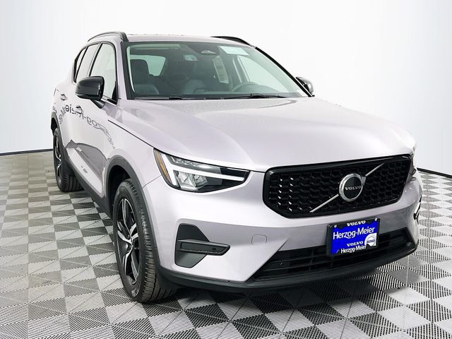 2026 Volvo XC40 B5 Core AWD