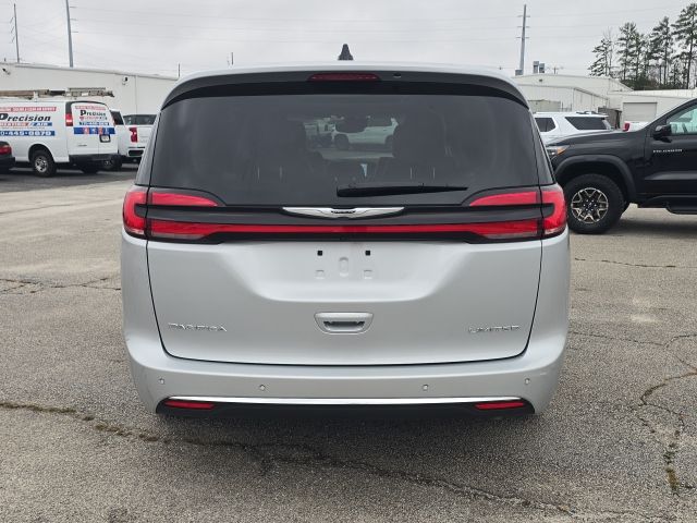 2024 Chrysler Pacifica Limited:B02071