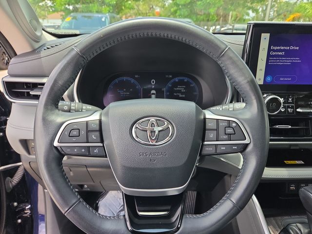 Used 2023 Toyota Highlander SUV