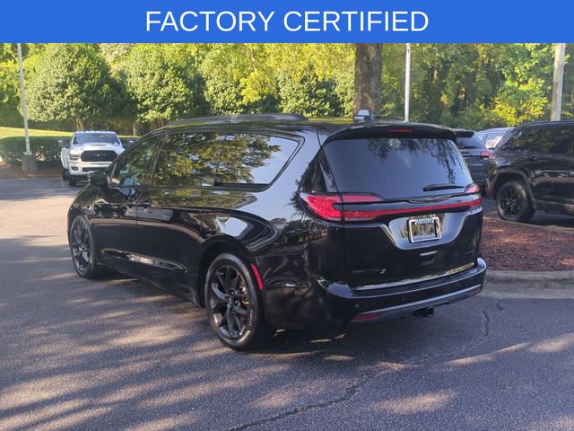 Used 2025 Black Chrysler Limited image 3