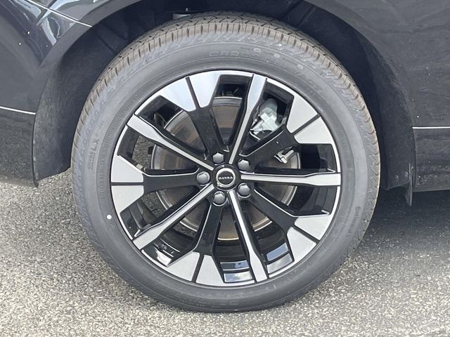 New 2026 Black Volvo T8 Plus image 6
