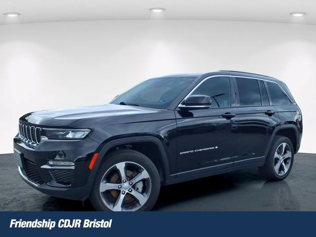 Diamond Black Crystal Pearlcoat 2024 Jeep Grand Cherokee SUV / Crossover Four-Wheel Drive 8-Speed Automatic