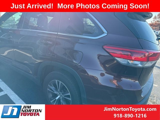 2019 Toyota Highlander LE 7