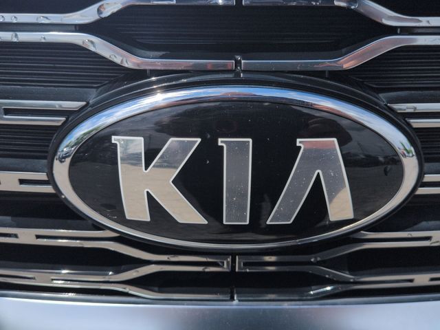 Used 2021 White Kia S image 33