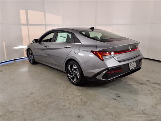 2025 Hyundai Elantra SEL Convenience photo