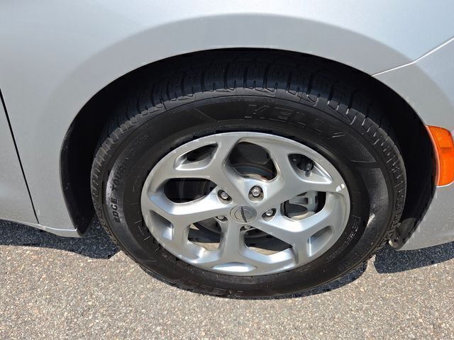 Used 2024 Chrysler Pacifica Van