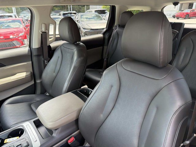 Used 2025 Kia Carnival Van
