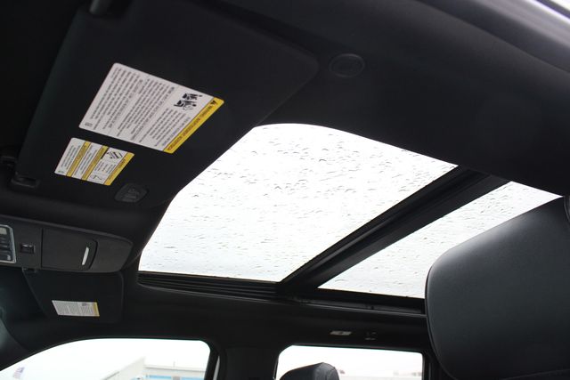 Used 2023 White Ford Lariat image 6