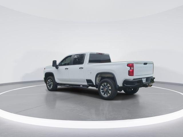 Used 2023 White Chevrolet Custom image 6