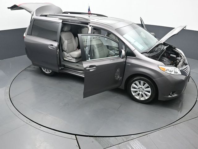 2017 Toyota Sienna XLE 54