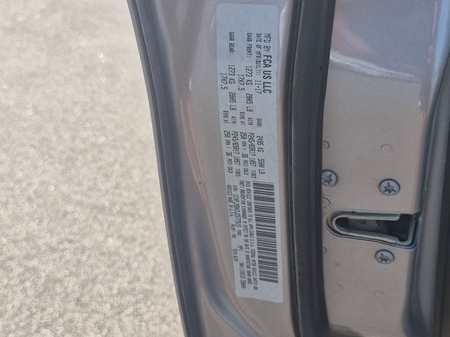 Used 2018 Silver Jeep Trailhawk image 38