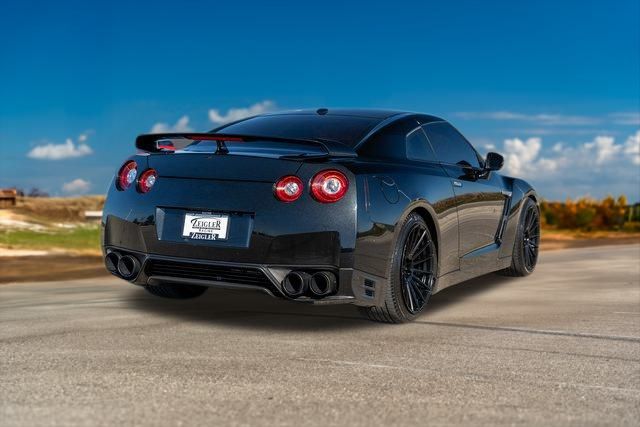 2016 Nissan GT-R Premium 7