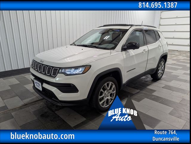 Bright White Clearcoat 2022 Jeep Compass SUV / Crossover Four-Wheel Drive 9-Speed Automatic