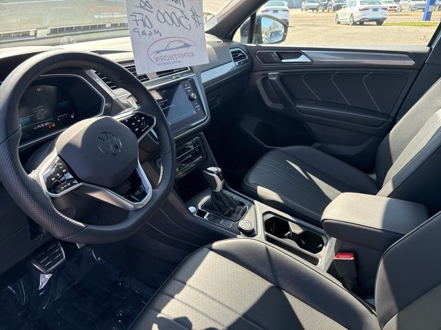 2024 Volkswagen Tiguan 2.0T SE R-Line Black photo