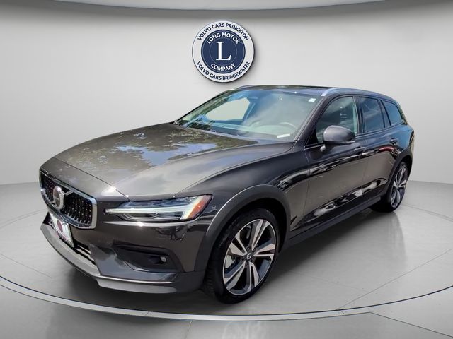 4dr 2025 Volvo V60 Cross Country B5 Plus AWD Wagon All-Wheel Drive Automatic