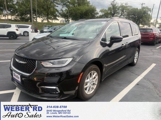 Brilliant Black Crystal Pearlcoat 2022 Chrysler Pacifica Minivan Front-Wheel Drive 9-Speed Automatic