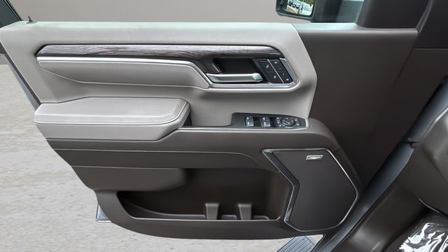 Used 2025 Gray Chevrolet LTZ image 18