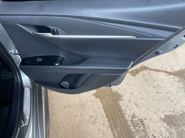 Used 2025  Toyota SE image 23