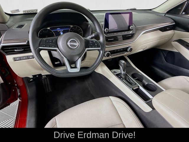 Used 2025 Nissan Altima Sedan