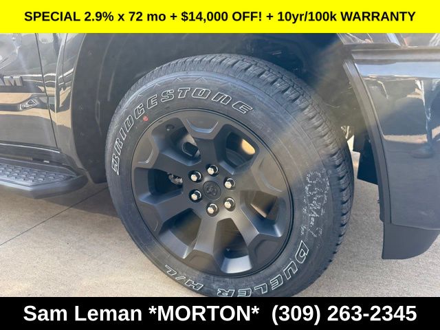 View vehicle photo 4