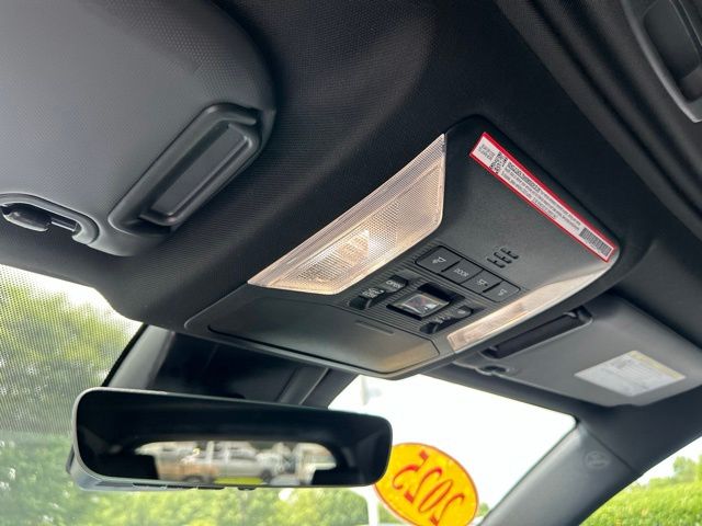 2025 Toyota RAV4 XSE - Photo 31
