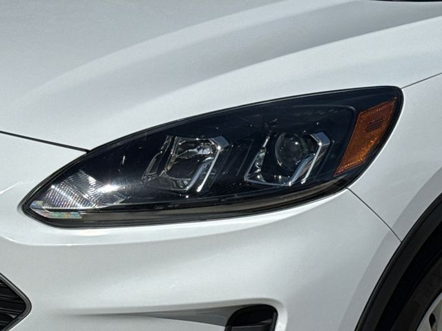 Used 2022 White Ford SE image 4