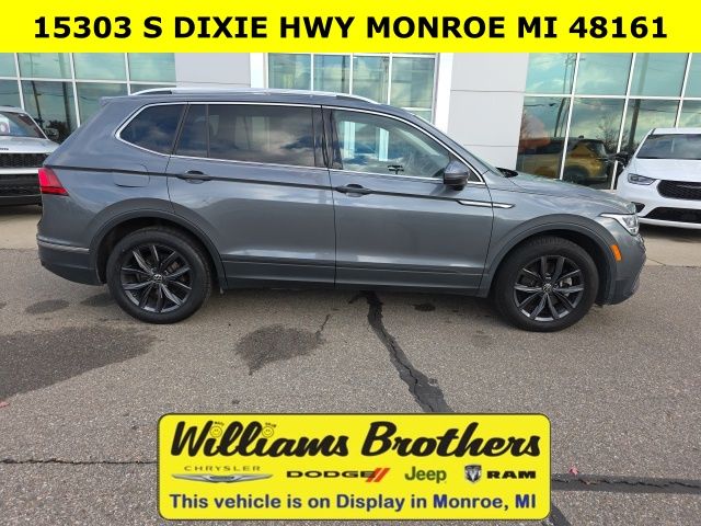 2024 Volkswagen Tiguan 2.0T SE - Pure White exterior view 4