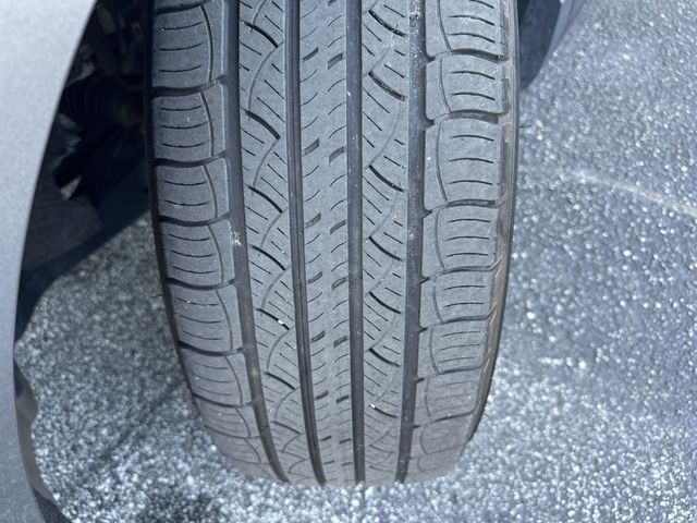 Used 2022 Gray Ford SEL image 11