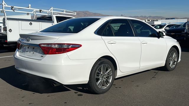 2016 Toyota Camry SE 3