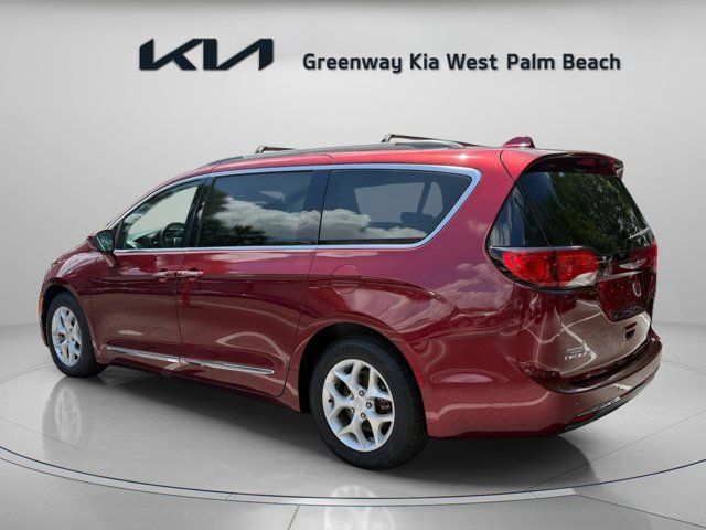 Used 2017 Red Chrysler Touring L image 5